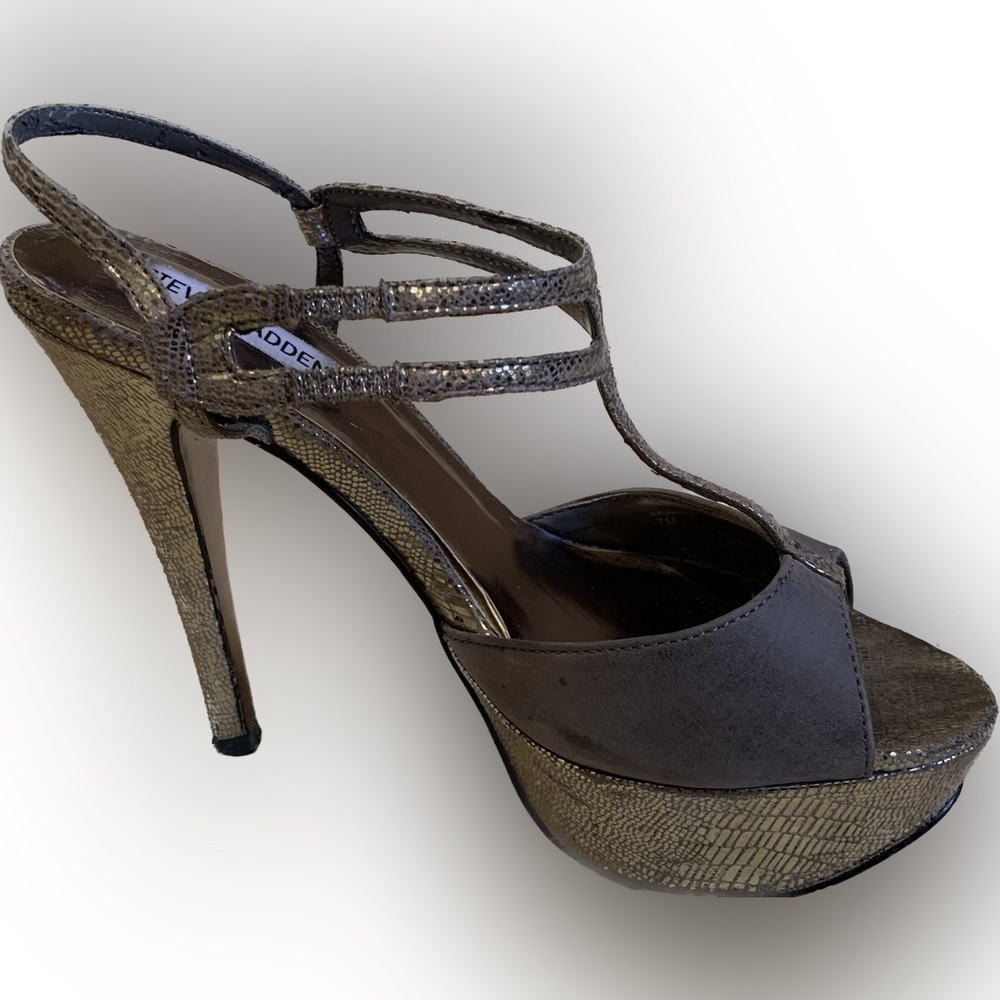 Steve Madden Gray Peep Toe Pumps